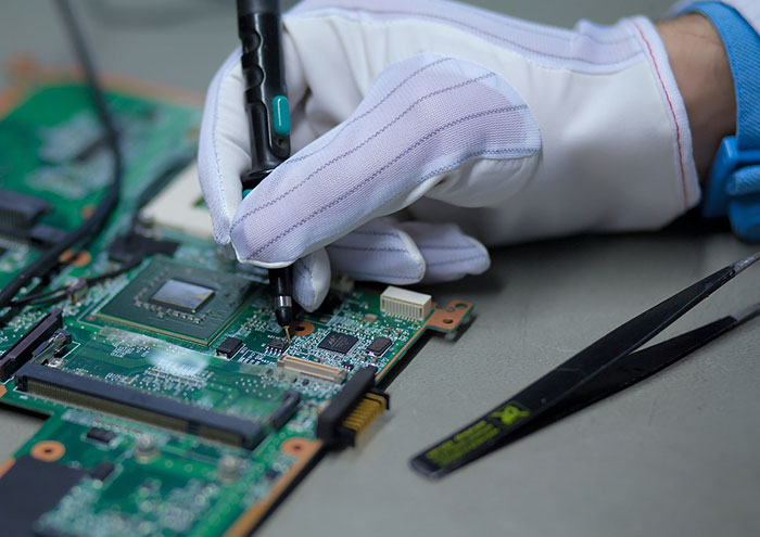 三防漆厂家:PCB线路板为什么要用防潮油? 三防漆厂家:PCB线路板为什么要用防潮油?