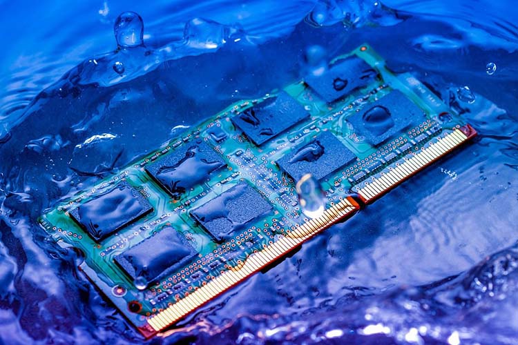PCB电路板为什么需要使用三防漆？